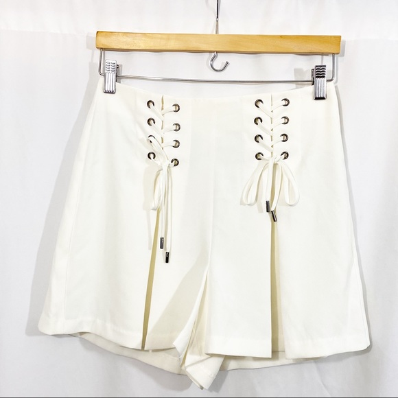 NEW Cupcakes and Cashmere Rummer Lace Up Shorts - Picture 4 of 12